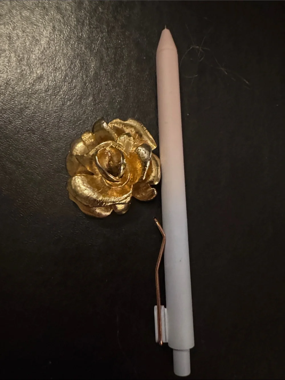 Vintage Joan Rivers flower gold tone brooch